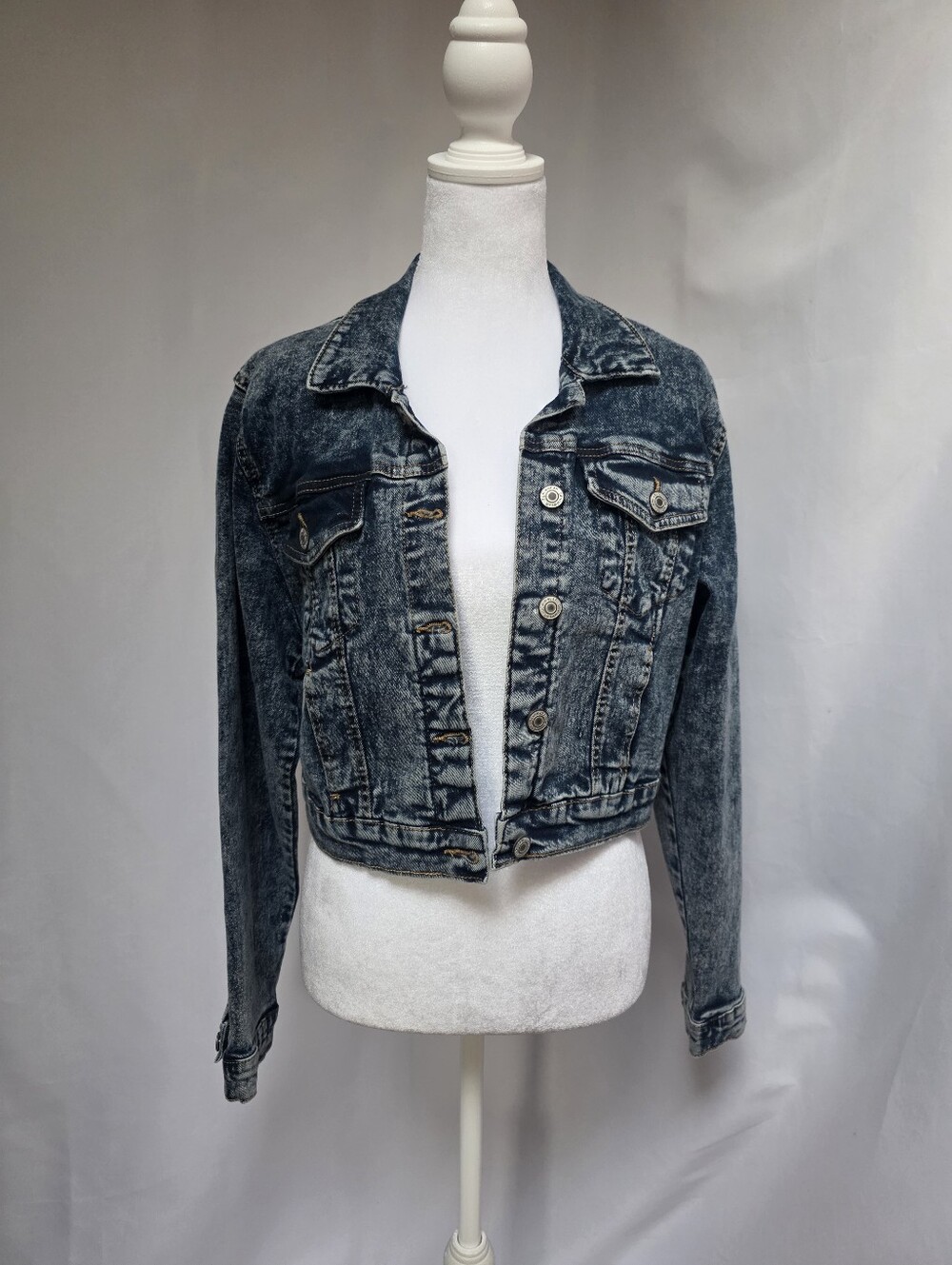 Ashley Vintage Charm Acid Wash Cropped Denim Jacket NWOT Size L